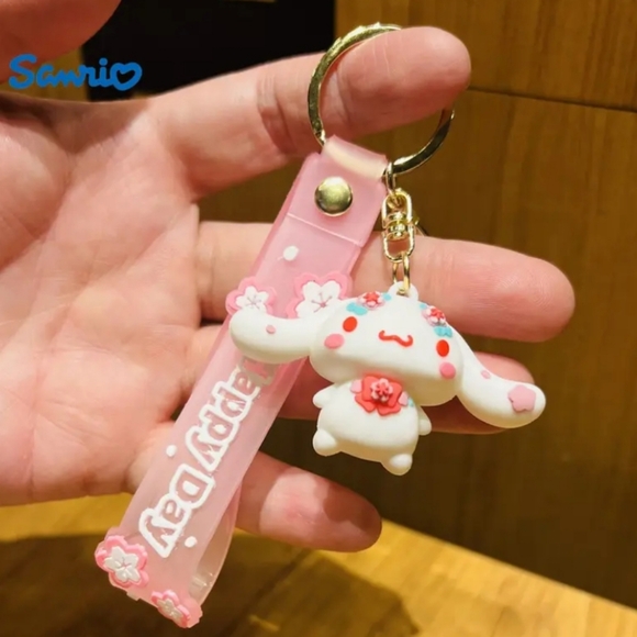 Cinnamon Roll Keychain - Picture 1 of 1